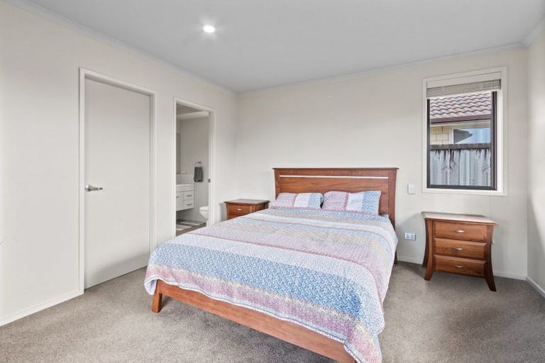 Photo of property in 94 Farringdon Avenue, Rototuna North, Hamilton, 3210