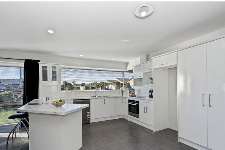 Photo of property in 51 Queenspark Drive, Parklands, Christchurch, 8083