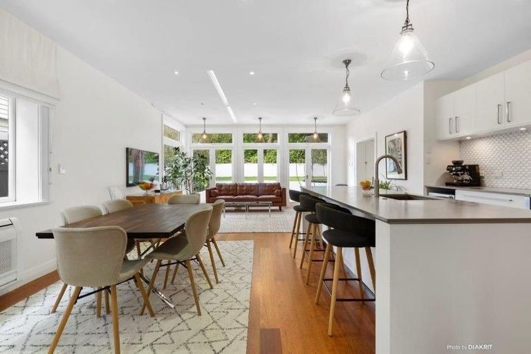 Photo of property in 37 Glen Road, Kelburn, Wellington, 6012