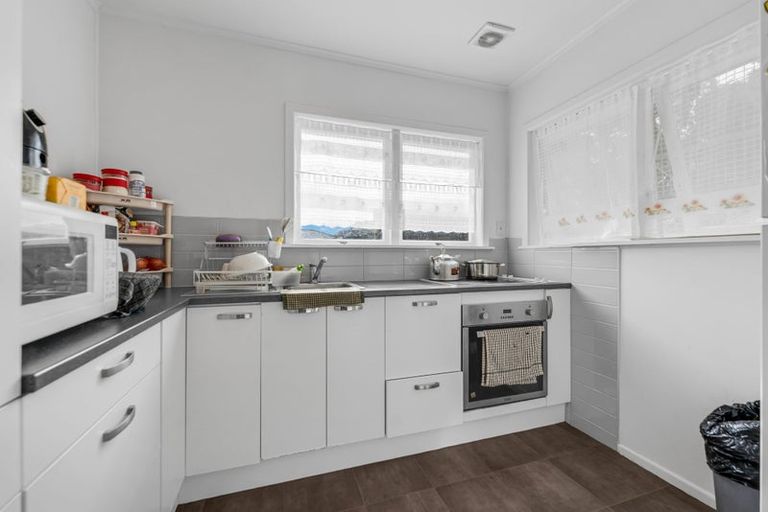 Photo of property in 48 Sutton Crescent, Papakura, 2110