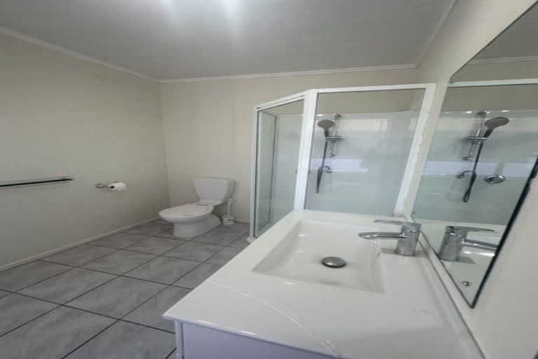 Photo of property in 20 Wattle Road, Sunnyvale, Auckland, 0612