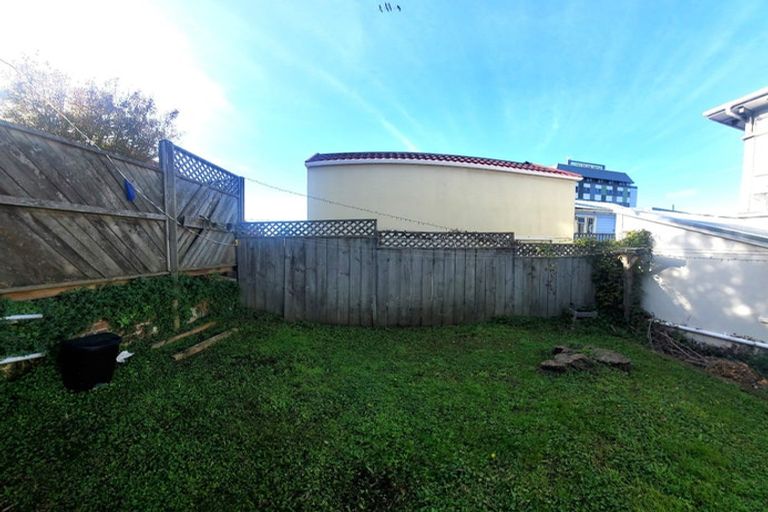 Photo of property in 18 Macdonald Crescent, Te Aro, Wellington, 6011