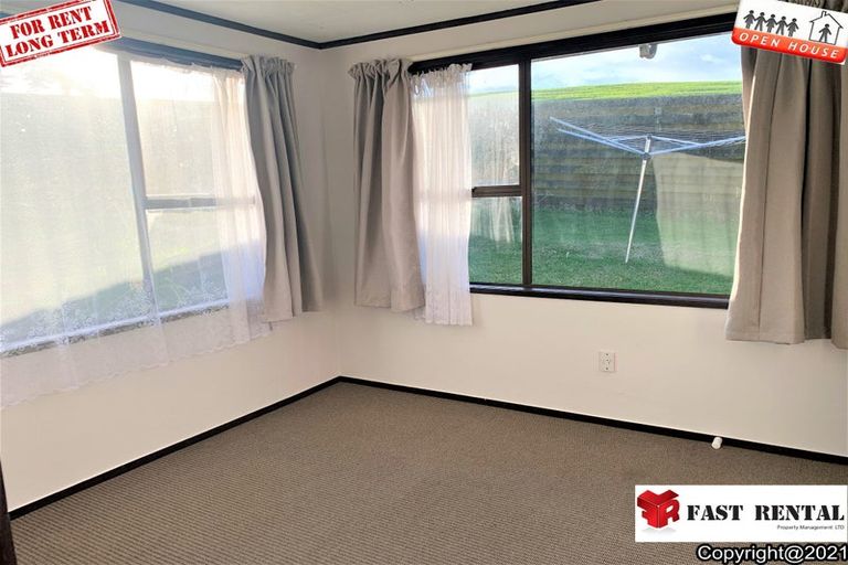 Photo of property in 18 Sumich Place, West Harbour, Auckland, 0618
