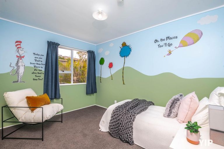 Photo of property in 21 Sunhaven Drive, Newlands, Wellington, 6037