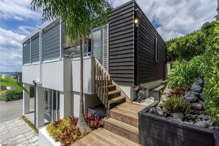 Photo of property in 2/55 Parr Terrace, Castor Bay, Auckland, 0620