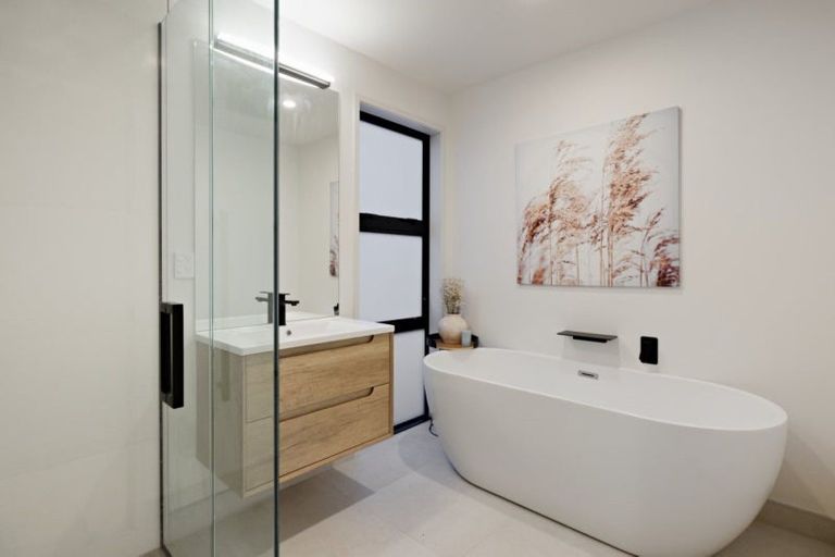 Photo of property in 18 Motiti Road, Papamoa Beach, Papamoa, 3118