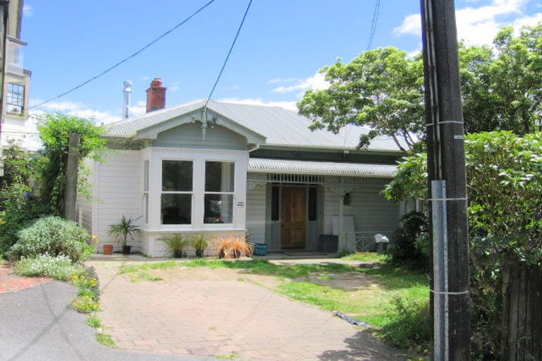 Photo of property in 35 North Terrace, Kelburn, Wellington, 6012