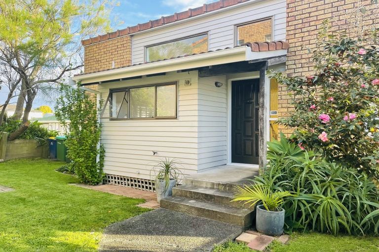 Photo of property in 2/28 Walter Street, Hauraki, Auckland, 0622