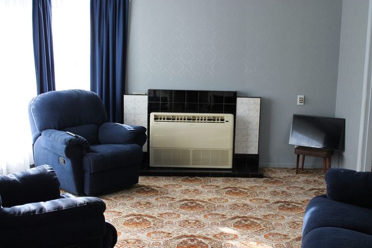 Photo of property in 18 Kilmarnock Street, Wallacetown, 9816