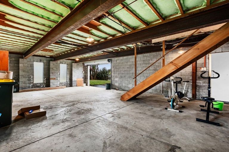 Photo of property in 18 Leon Place, Waitara, 4320