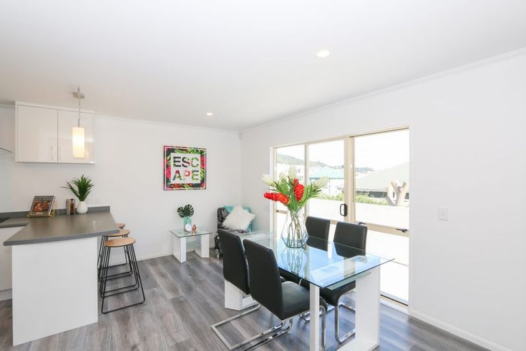 Photo of property in 2/33 Hawker Street, Mount Victoria, Wellington, 6011