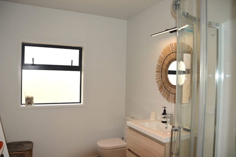 Photo of property in 14 Waterview Place, Haruru, 0204