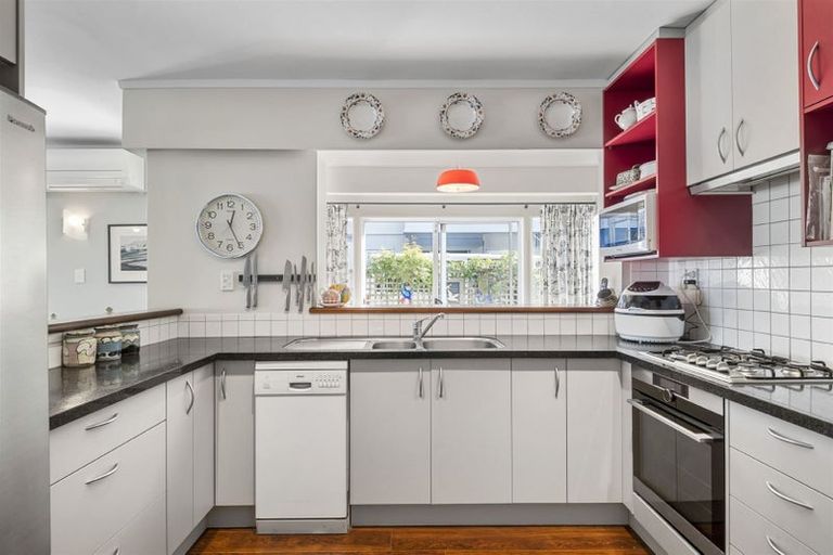 Photo of property in 2/21 Queens Parade, Devonport, Auckland, 0624