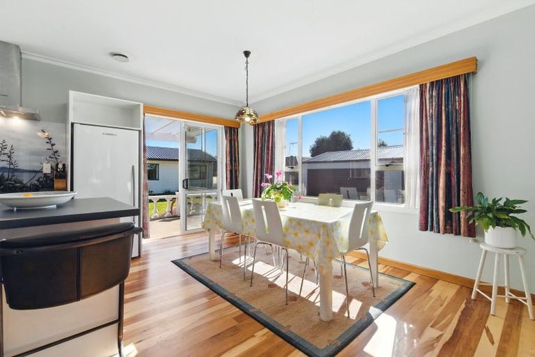 Photo of property in 229 Shakespeare Street, Leamington, Cambridge, 3432