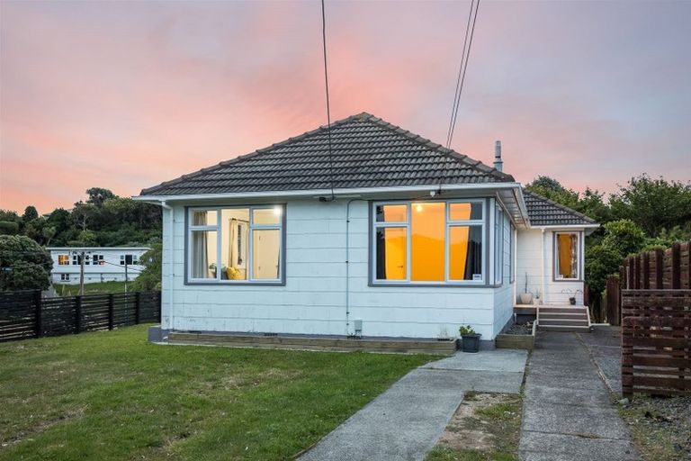 Photo of property in 39 Jillett Street, Titahi Bay, Porirua, 5022