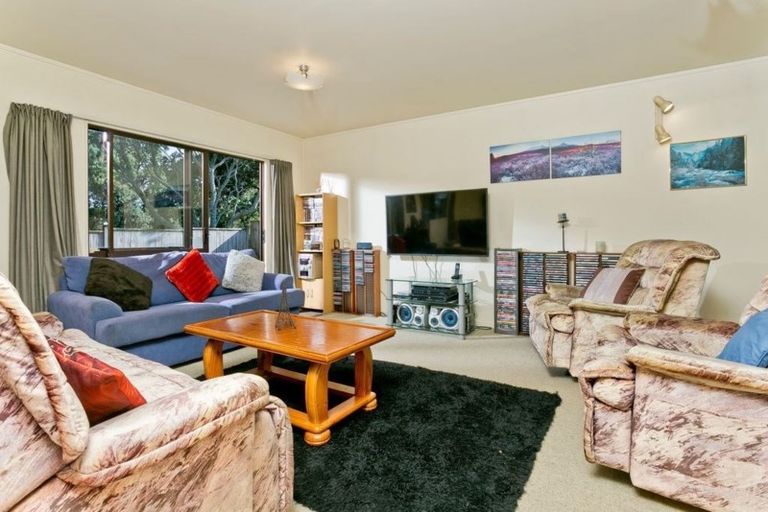 Photo of property in 1/44 Kaipatiki Road, Glenfield, Auckland, 0629