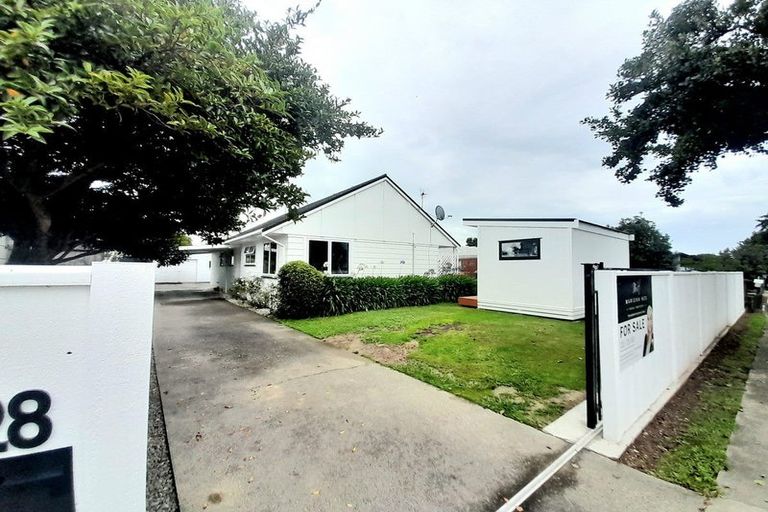 Photo of property in 28 Apollo Parade, Milson, Palmerston North, 4414