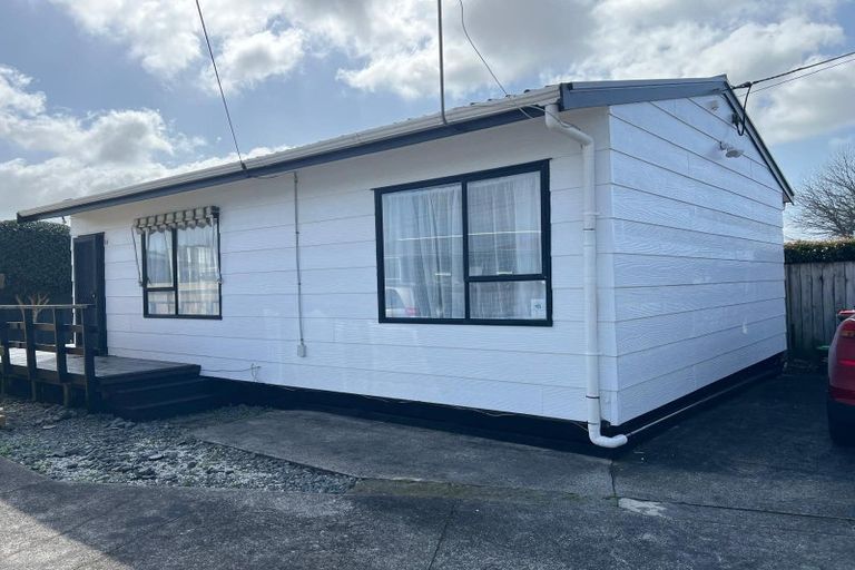 Photo of property in 1/1 Taikata Road, Te Atatu Peninsula, Auckland, 0610