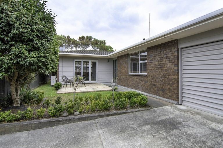 Photo of property in 8a Earl Place, Hokowhitu, Palmerston North, 4410