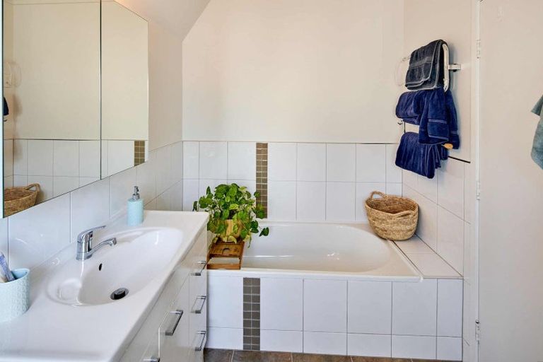 Photo of property in 7/354 Muritai Road, Eastbourne, Lower Hutt, 5013