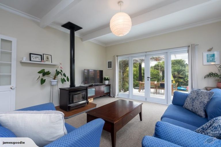 Photo of property in 213 Te Moana Road, Waikanae, 5036