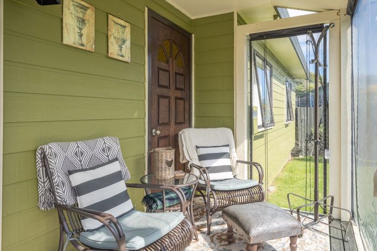 Photo of property in 88 Queens Road, Waikanae Beach, Waikanae, 5036