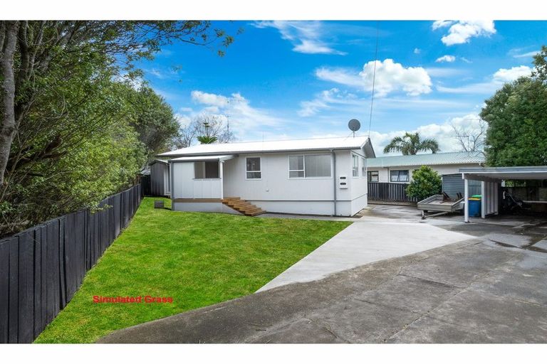 Photo of property in 2/144a Mcleod Road, Te Atatu South, Auckland, 0610