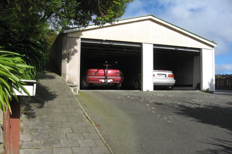 Photo of property in 76 Parkvale Road, Karori, Wellington, 6012