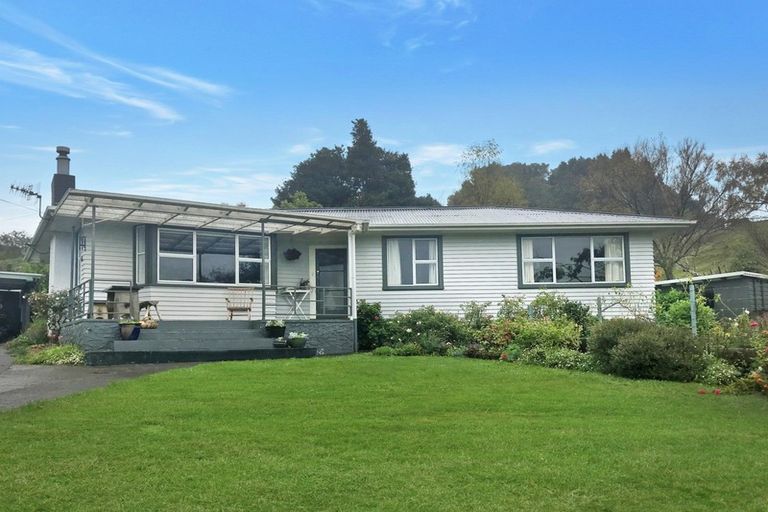 Photo of property in 54 Tiraumea Road, Pahiatua, 4981