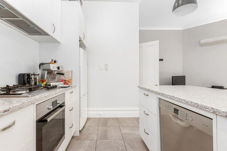 Photo of property in 44 Aurora Terrace, Kelburn, Wellington, 6012