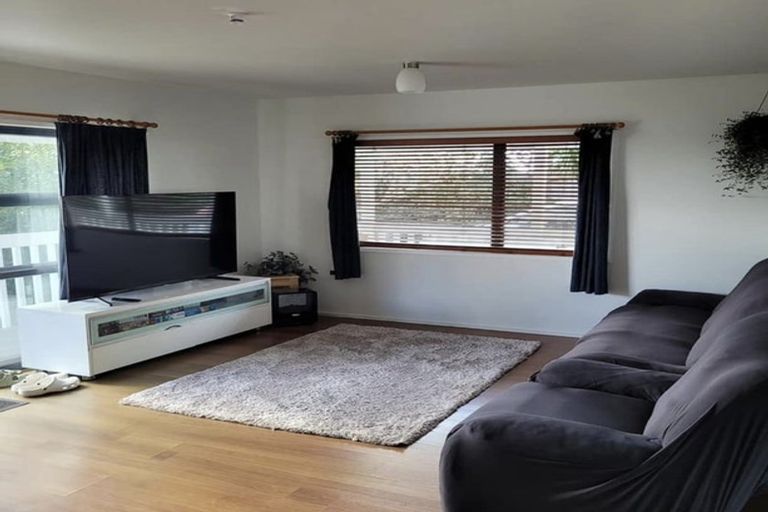 Photo of property in 1/100 Birkdale Road, Birkdale, Auckland, 0626