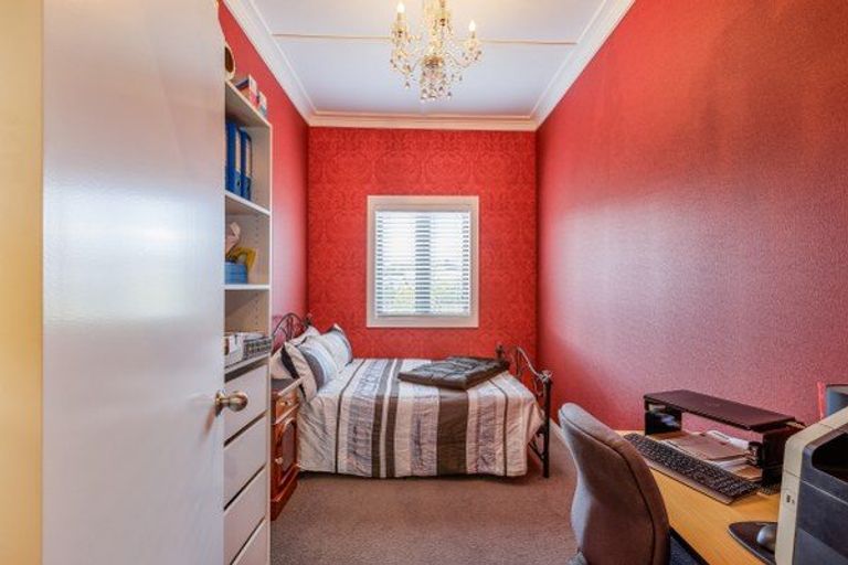 Photo of property in 100 Cole Street, Dannevirke, 4930