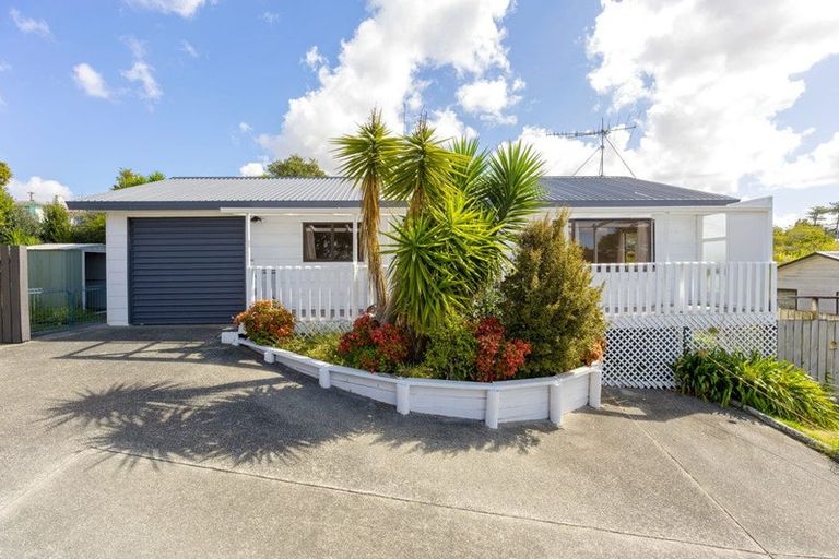 Photo of property in 2/63 Rodney Street, Wellsford, 0900