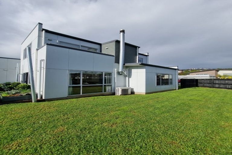 Photo of property in 12 Vino Cina Heights, Ranui, Auckland, 0612