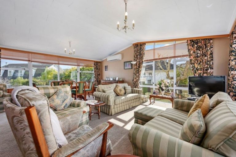 Photo of property in 31 Dowling Grove, Silverstream, Upper Hutt, 5019