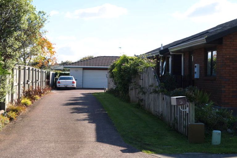Photo of property in 5 Jan Higgins Place, Golflands, Auckland, 2013