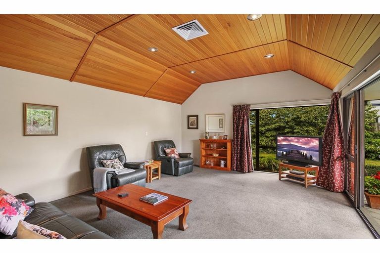 Photo of property in 2/35 Glenburn Place, Avonhead, Christchurch, 8042