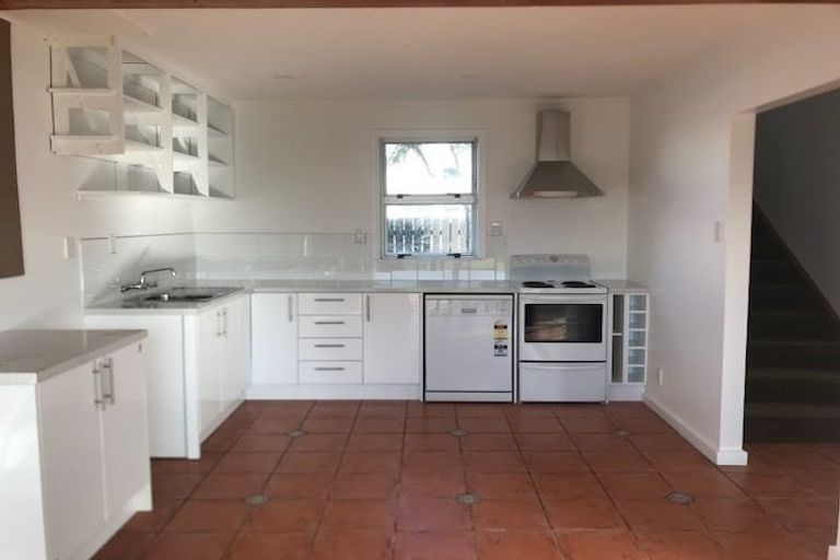 Photo of property in 2/163 Rongotai Road, Rongotai, Wellington, 6022