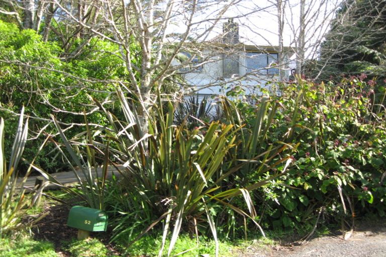 Photo of property in 52 Rauhuia Crescent, Parau, Auckland, 0604