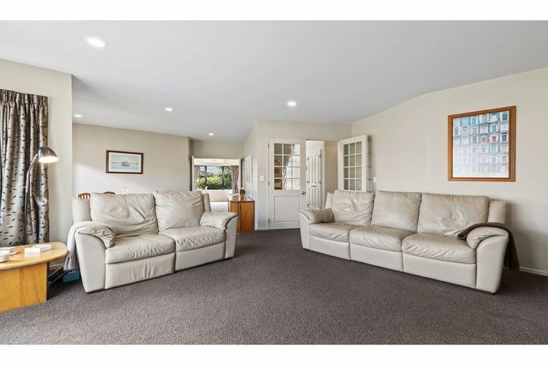 Photo of property in 127a Browns Bay Road, Browns Bay, Auckland, 0630