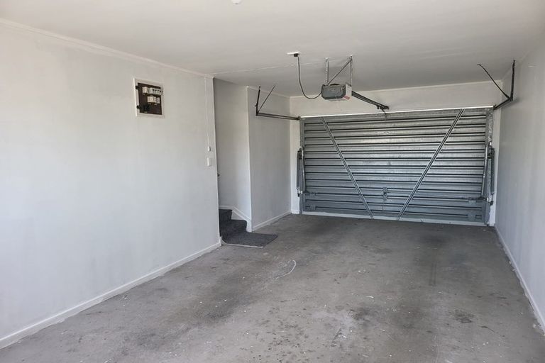 Photo of property in 2/21 College Road, Northcote, Auckland, 0627