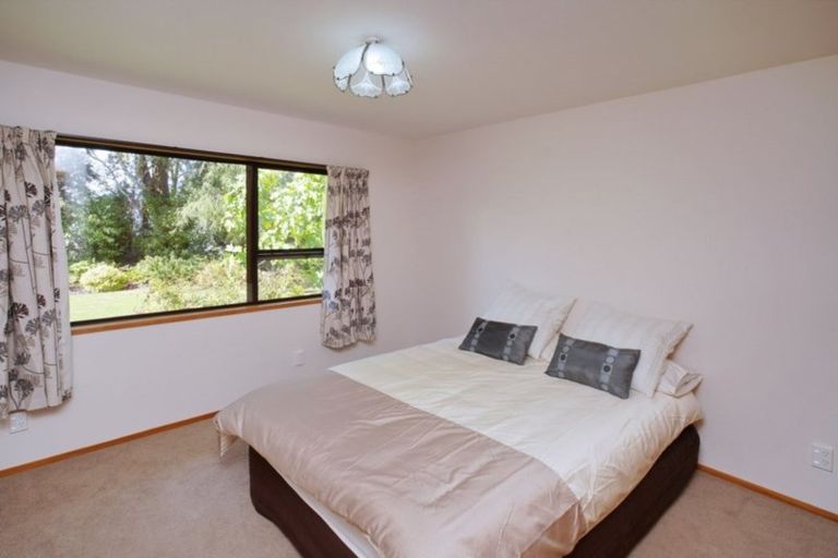 Photo of property in 2 Woodfield Place, Woodend, 7610