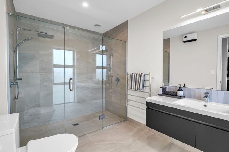 Photo of property in 27 Coutts Way, Fitzherbert, Palmerston North, 4410