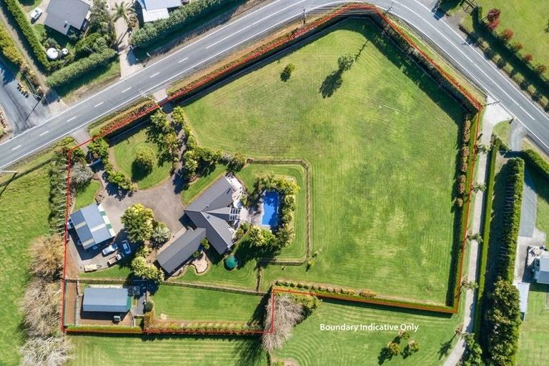 Photo of property in 136 Oraha Road, Kumeu, 0892