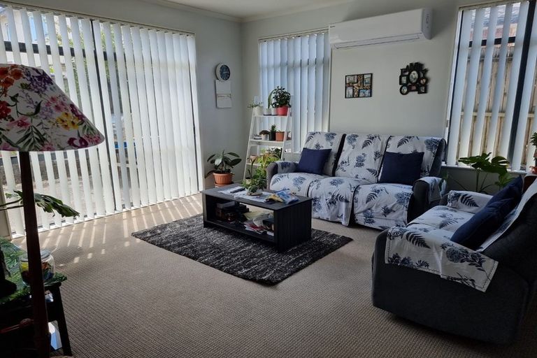 Photo of property in 8 Bushpark Place, Flat Bush, Auckland, 2016