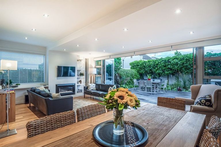 Photo of property in 5 Holiday Road, Milford, Auckland, 0620