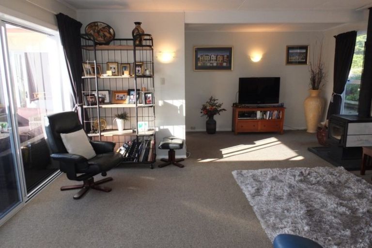 Photo of property in 31 Marine Parade South, Foxton Beach, Foxton, 4815