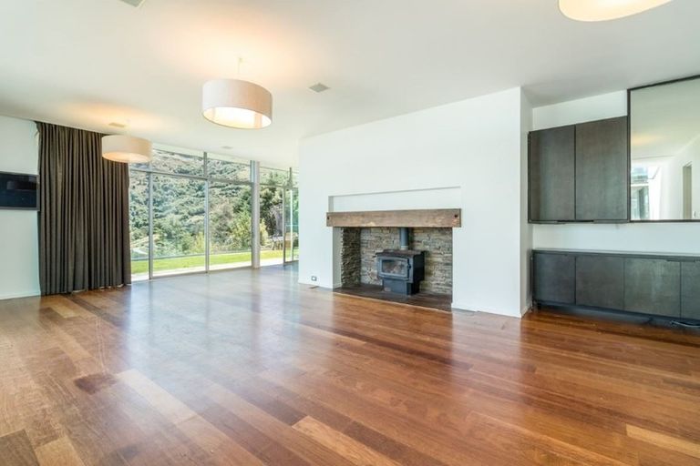 Photo of property in 9 Hyllton Heights, Lyttelton, 8082