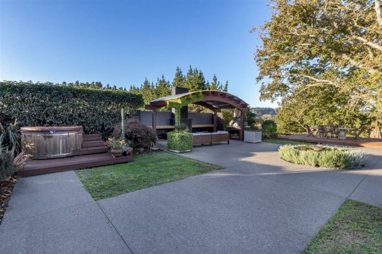 Photo of property in 102 Matua Road, Huapai, Kumeu, 0810