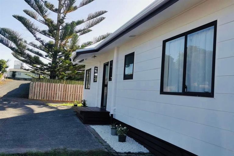 Photo of property in 1/44 Shifnal Drive, Randwick Park, Auckland, 2105